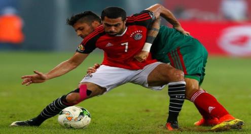 مصدر ليلا كورة: أحمد فتحي لن يعترض على منح شارة القيادة لمحمد صلاح